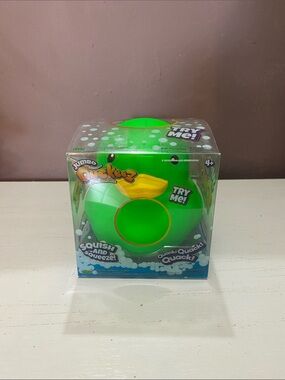 JUMBO SQUISHY DUCKEEZ GREEN DUCK